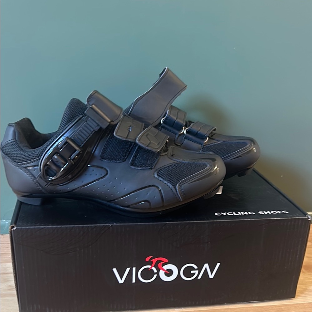 Black Cycling Shoes for Peloton or outdoor bike.